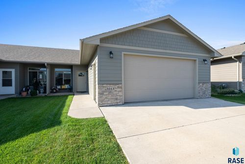 3313 E Chatham St, Sioux Falls, SD, 57108-2951 | Card Image