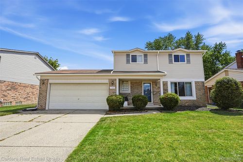 17592 Knollwood Dr, Clinton Township, MI, 48038-2837 | Card Image
