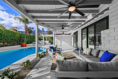 2997 E Alta Loma Dr, Palm Springs, CA, 92264-8756 | Card Image