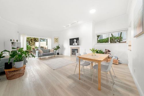 101-2408 Haywood Ave, West Vancouver, BC, V7V1Y1 | Card Image