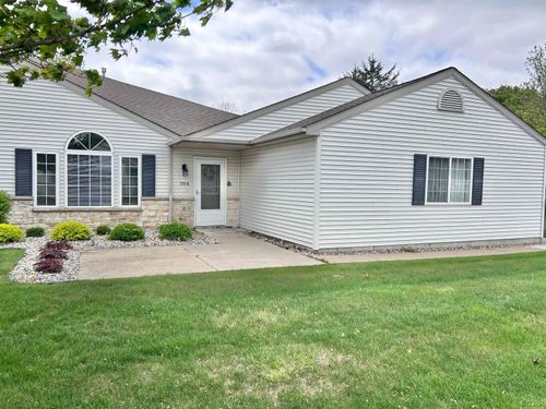 104 Lakewood Dr, Adrian, MI, 49221-4611 | Card Image