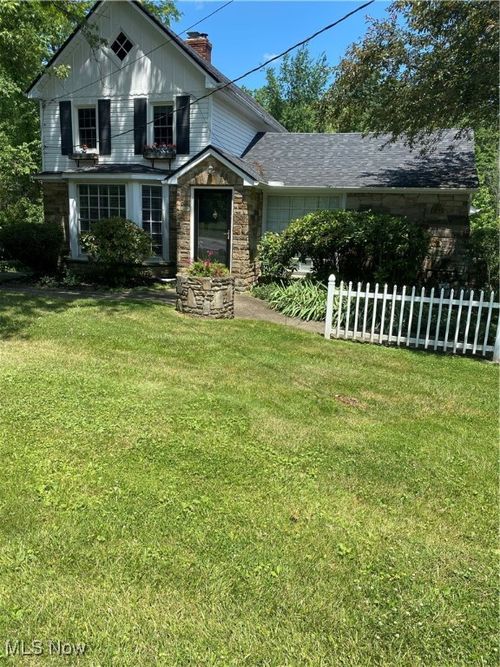 35755 Miles Rd, Moreland Hills, OH, 44022-2352 | Card Image