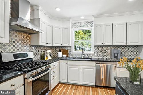 17 Salem View Dr, WAYMART, PA, 18472-4579 | Card Image