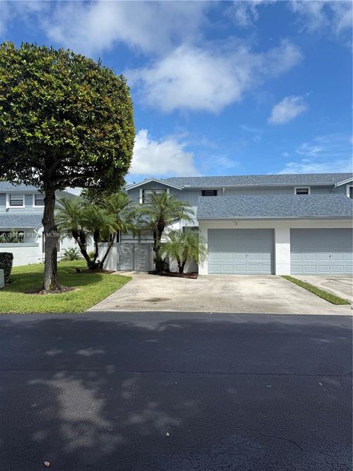 9869 Nw 52nd Ter, Doral, FL, 33178-2611 | Card Image