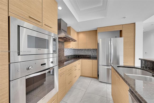 APT-1211 - 1 N Ocean Blvd, Condo with 2 bedrooms, 2 bathrooms and null parking in Pompano Beach FL | Image 12