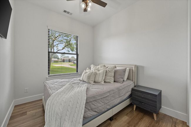 Downstairs auxiliary bedroom | Image 13