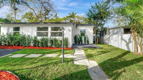 11-11 Nw 117th St, Miami, FL, 33168-4424 | Card Image
