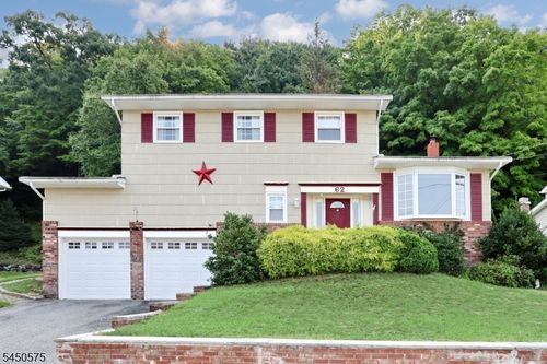 62 Molinari Dr, Wanaque, NJ, 07465-1116 | Card Image
