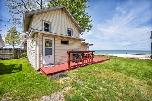 15 Lake Hurst Dr, Ashtabula, OH, 44004-9758 | Card Image