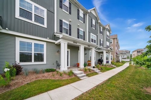 1544 Syracuse Dr, Grayslake, IL, 60030-2907 | Card Image