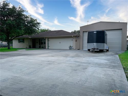 105 Brentwood Pl, Port Lavaca, TX, 77979-2105 | Card Image