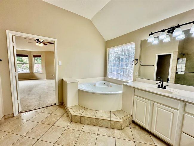 2716 W Oaks Cir E, House other with 4 bedrooms, 4 bathrooms and 2 parking in Pearland TX | Image 31