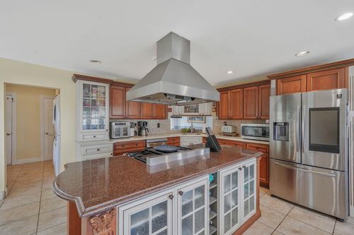 62 Birch St, Lake Grove, NY, 11755-2743 | Card Image