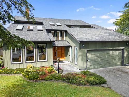 4021 Dawnview Cres, Victoria, BC, V8N5P7 | Card Image