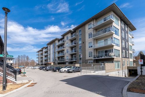 211-16 Markle Cres, Ancaster, ON, L9G0H4 | Card Image