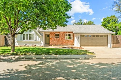 211 E Yorkshire Drive, Stockton, CA, 95207 | Card Image