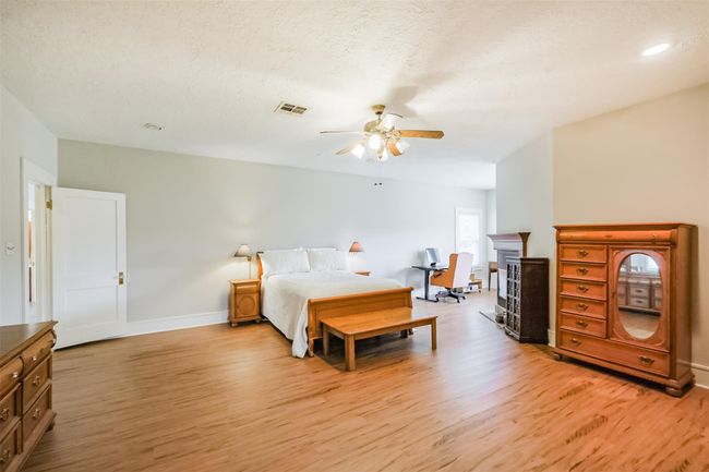 3524 County Road 107 F, House other with 4 bedrooms, 2 bathrooms and 2 parking in Pearland TX | Image 14