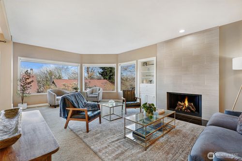 apt-504-2618 4th Ave N, Seattle, WA, 98109-1943 | Card Image