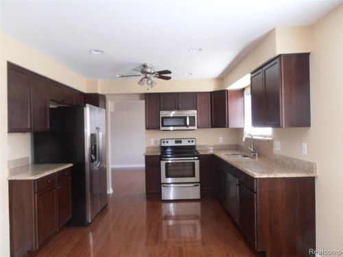 1724 Hamman Dr, Troy, MI, 48085-5039 | Card Image