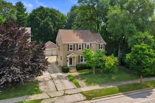 439 S Moreland Blvd, Waukesha, WI, 53188-4915 | Card Image