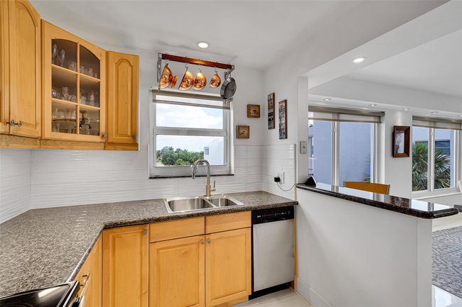 APT-401D - 2860 Ne 14 Th Street Cswy, Condo with 2 bedrooms, 2 bathrooms and null parking in Pompano Beach FL | Image 20
