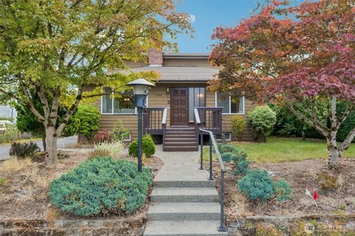 13742 39th Ave Ne, Seattle, WA, 98125-3810 | Card Image