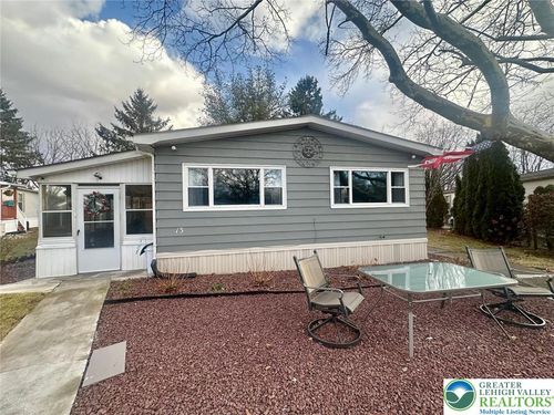 13 Longwood Cir, BATH, PA, 18014-2130 | Card Image