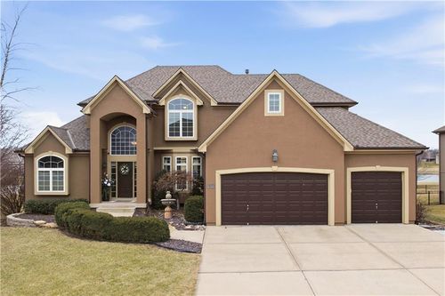 701 Sw Admiral Byrd Dr, Lee's Summit, MO, 64082-2425 | Card Image