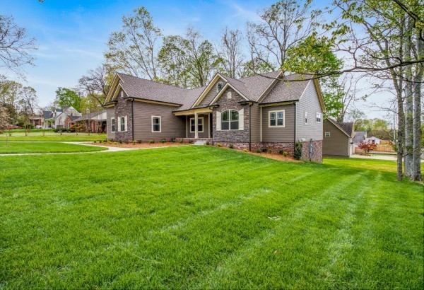 Trahern Ln, Clarksville, TN 37040