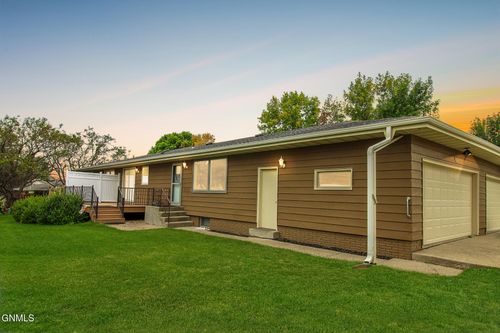 101 Estevan Dr, Bismarck, ND, 58503-0318 | Card Image