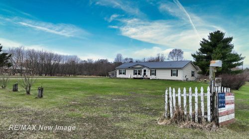 355 Carpenter Rd, Fostoria, MI, 48435-9747 | Card Image