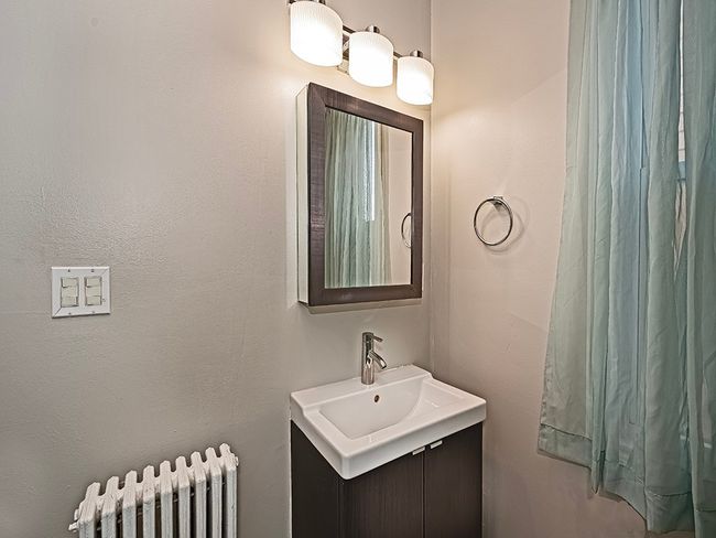 Full Bathroom - Upper Level | Image 18