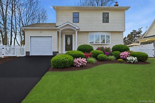 10 Curlin Ln, Saint James, NY, 11780-2131 | Card Image