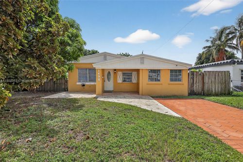 0-1498 Ne 180th St, North Miami Beach, FL, 33162-1343 | Card Image