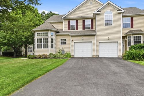 36 Cranberry Cir, Medford, NY, 11763-1568 | Card Image