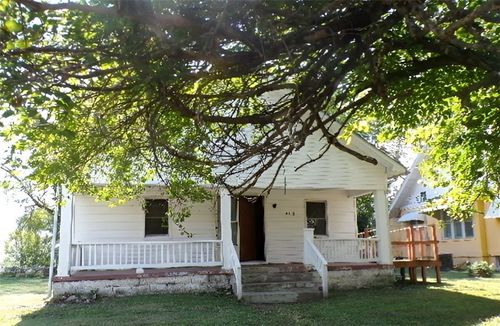 409 W Cooper St, Sedalia, MO, 65301-2906 | Card Image