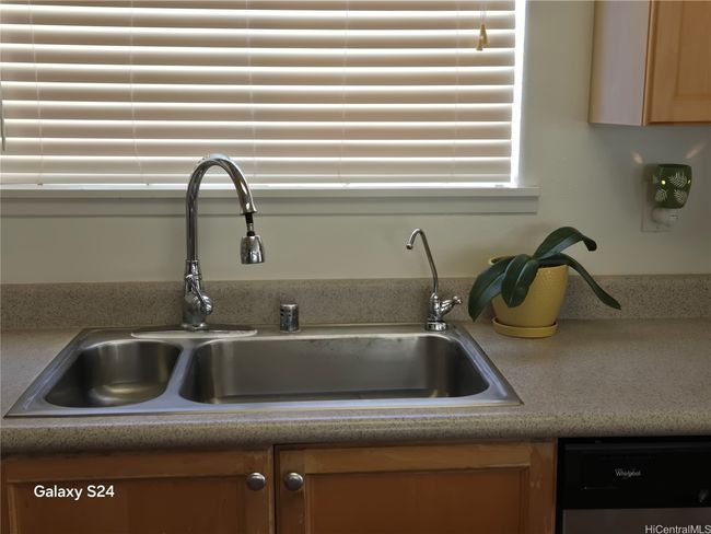 Reverse osmosis drinking water from right faucet | Image 4