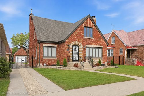 8034 S Clyde Ave, CHICAGO, IL, 60617-1113 | Card Image