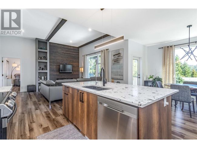 2737 Cedar Ridge St, House other with 2 bedrooms, 2 bathrooms and 4 parking in Lumby BC | Image 17