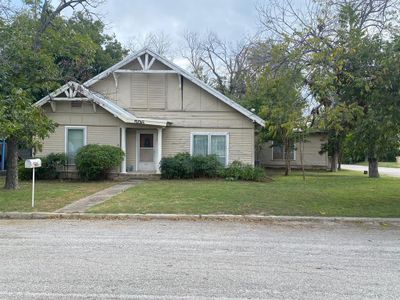 View of front of property with a front yard | Image 1