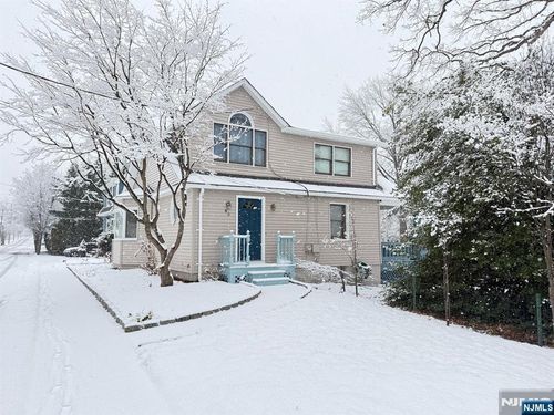 80 Roosevelt Ave, Bergenfield, NJ, 07621-2718 | Card Image