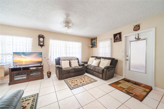 5803 Nw 85 Th Ter, House other with 2 bedrooms, 2 bathrooms and null parking in Tamarac FL | Image 13