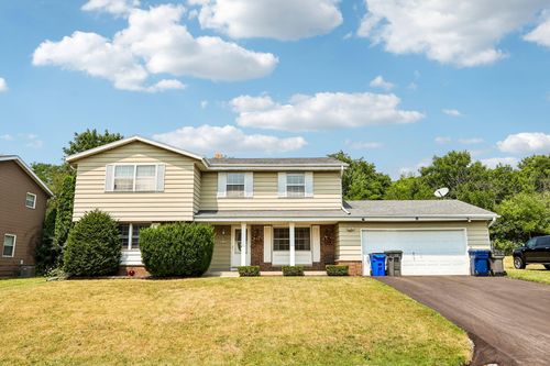 S69W15010 Cornell Cir, Muskego, WI, 53150-7704 | Card Image