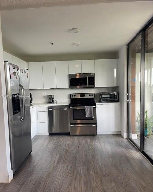 404e-671 Ne 195th St, Miami, FL, 33179-3335 | Card Image
