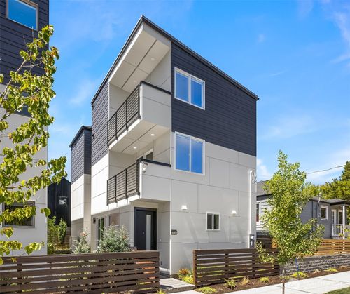 6905 46th Ave S, Seattle, WA, 98118-3615 | Card Image