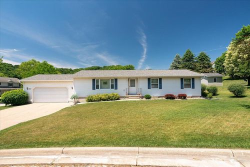 224 Eagles Bluff Road, La Crescent, MN, 55947 | Card Image
