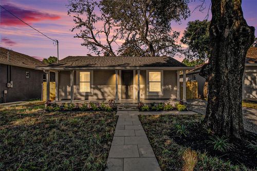8718 N Brooks St, Tampa, FL, 33604-1808 | Card Image