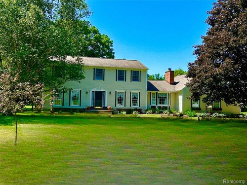 9276 Old Plank Ln, Brighton, MI, 48114-8736 | Card Image