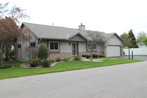 915 Park Circle, Union Grove, WI, 53182 | Card Image