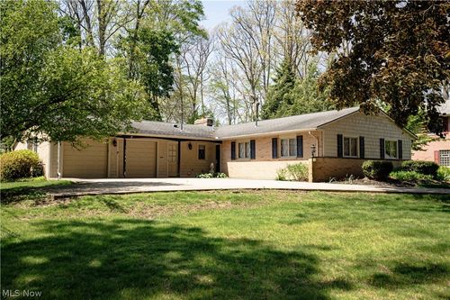 1009 Fair Oaks Avenue Sw, North Canton, OH, 44720 | Card Image